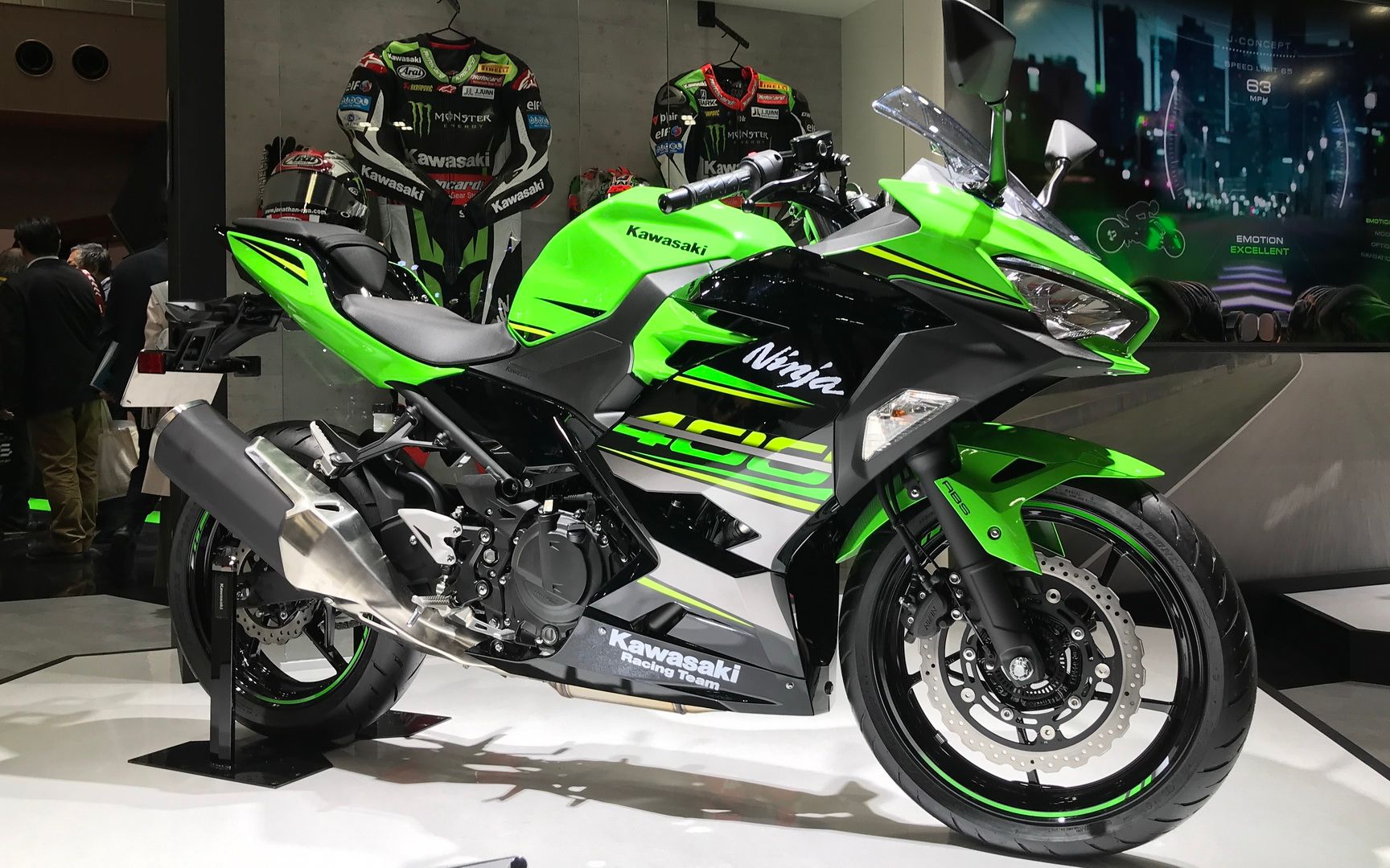 「摸摸車型實拍」2018款川崎ninja 400,2017東京車展實拍_摸摸愛摩托