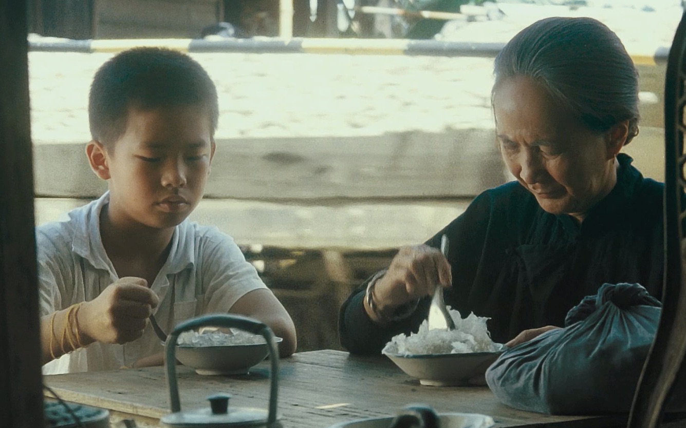 去了台湾后,想回回不来的一家人,侯孝贤的《童年往事》,阿婆带你回