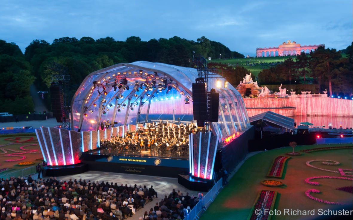 [图]2010年维也纳美泉宫夏夜音乐会『Moon, Planets, Stars』Summer Night Concert Wiener Philharmoniker