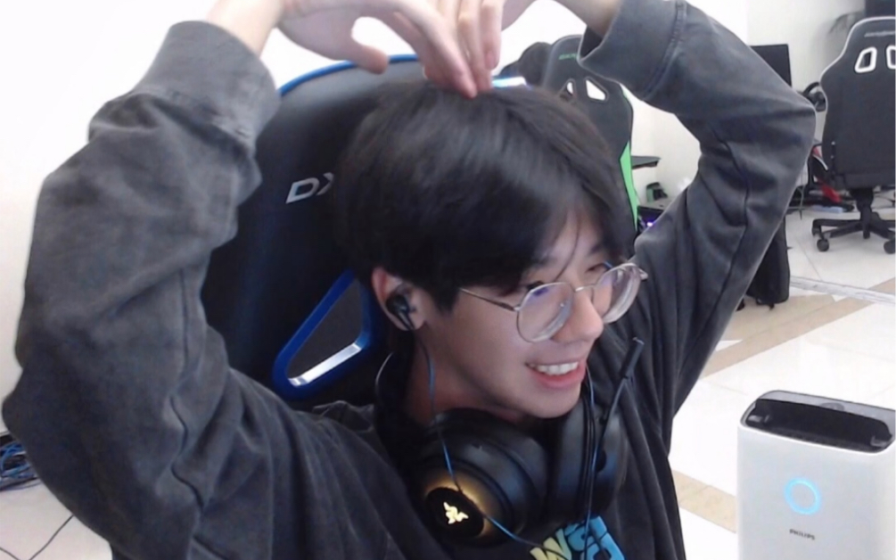 给大家看看我的老公韦达颖