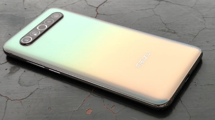 魅族17独角兽梦幻般的后盖设计,在光线下显露出如日出日落般的美感