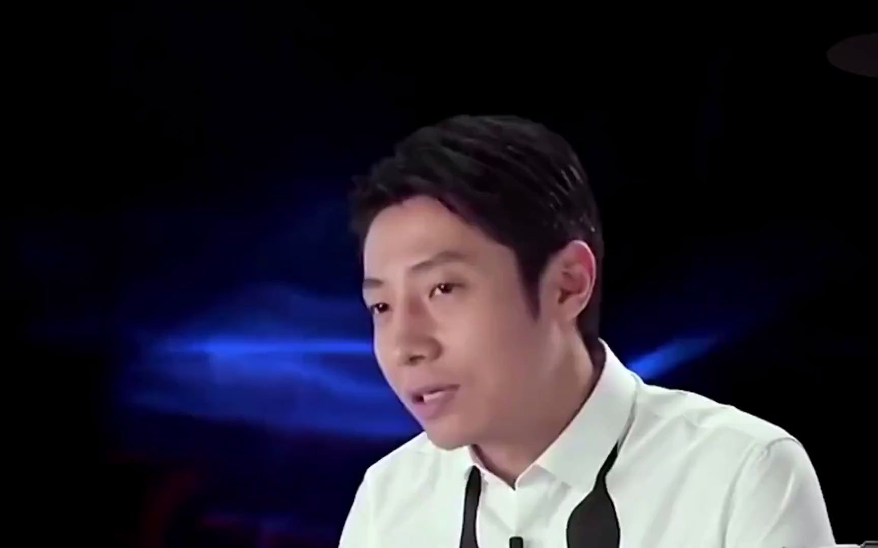 撒贝宁兔年春晚彻底火了!连上十几个热搜,一个失误却让气氛尴尬