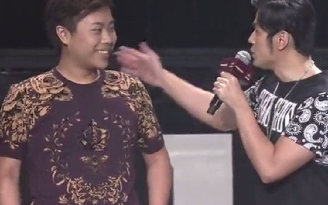 那个男人巅峰时期的卢本伟周杰伦都要拿话筒