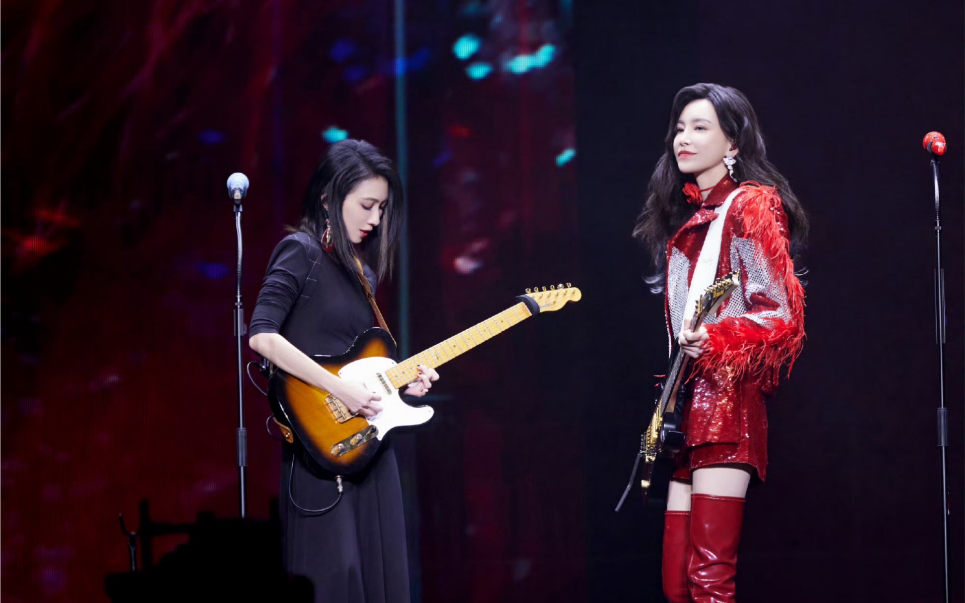 【于文文/戴佩妮 】双吉他狂飙《野蔷薇》(聊天,弹唱,拥抱全程高清)