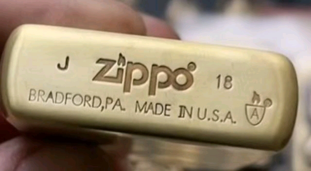 【识别真假zippo】zippo打火机2018年年份盔甲机真货.