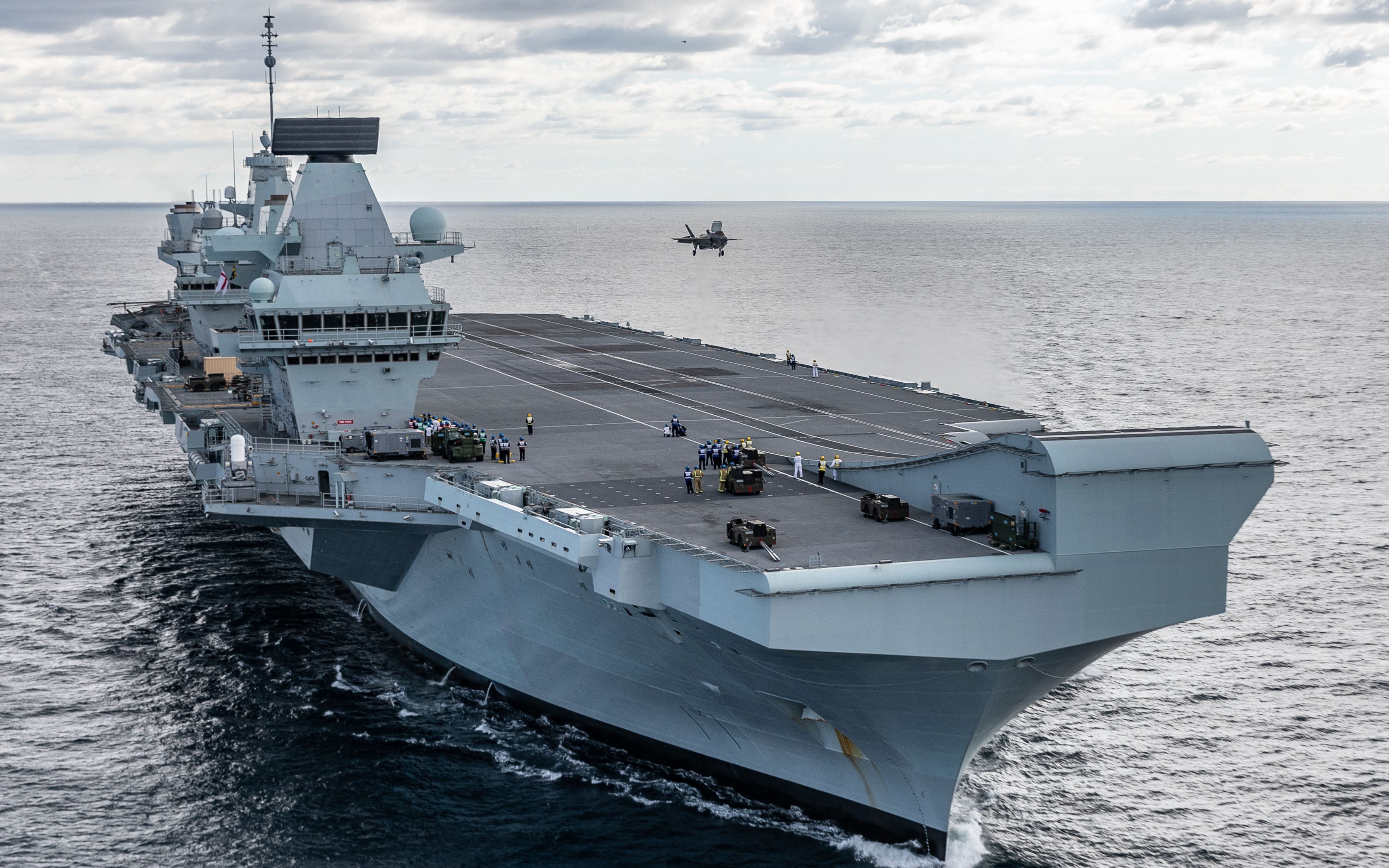 英国航母就这么驶离南海?以为是王者,结果是青铜_哔哩哔哩_bilibili