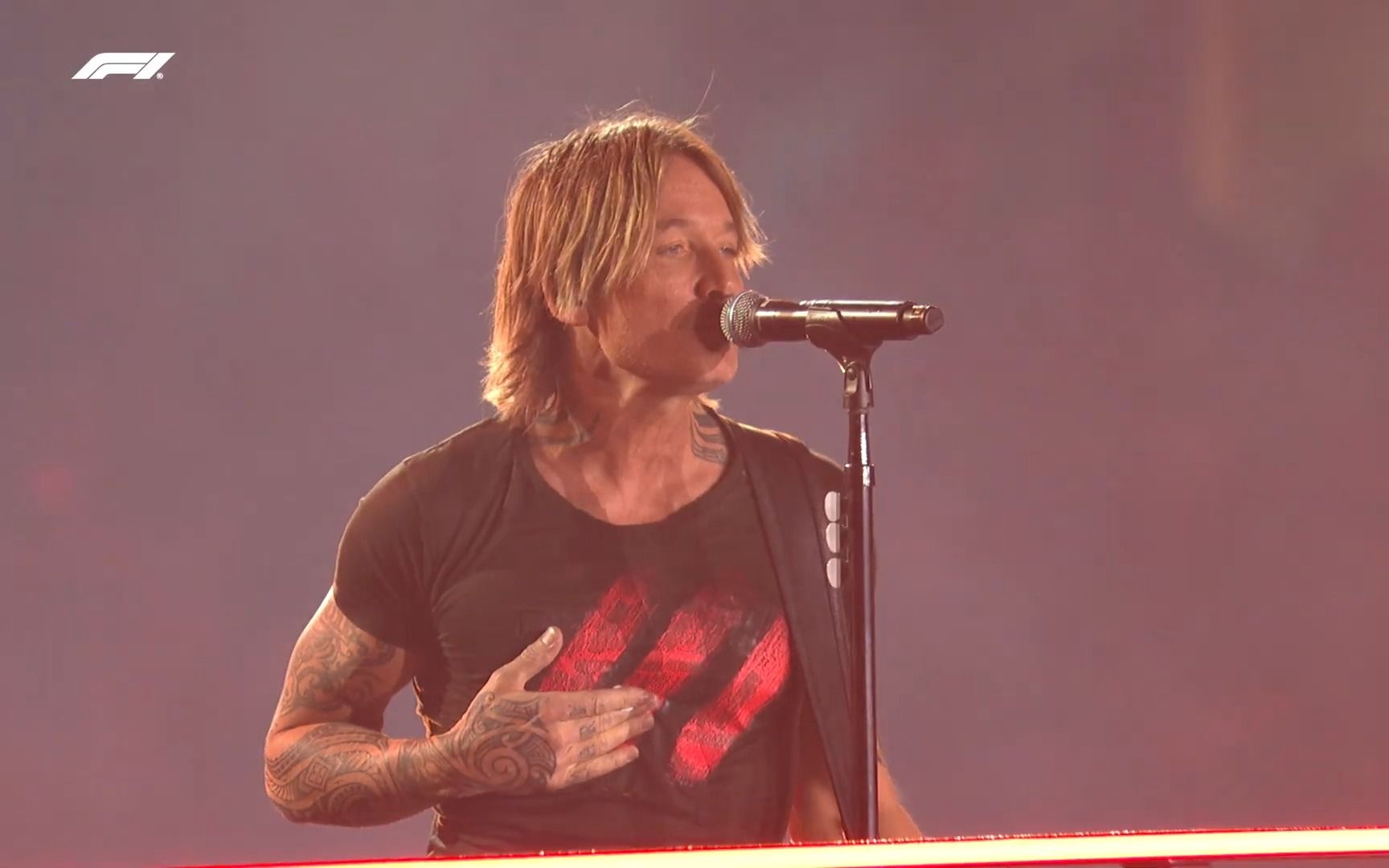 keith urban - somewhere in my car (f1 opening ceremony) 1080p