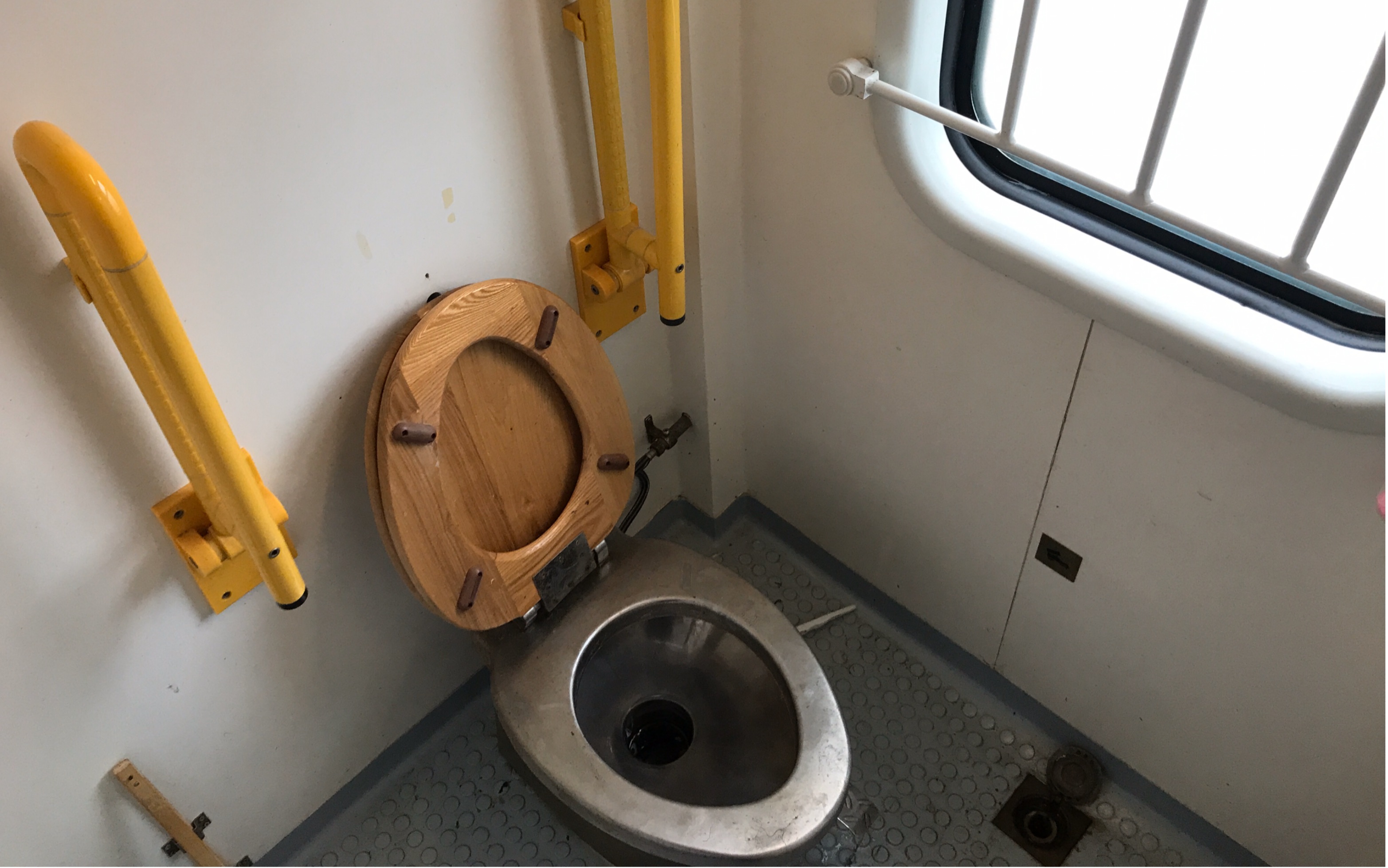 【2020】yw18坐便器直排冲水演示火车厕所直排最怕的事.