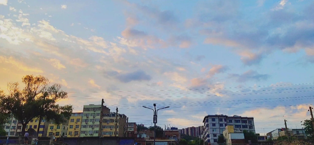 [图]回家阵雨之后的天空总是带着惊喜，除了太阳雨，还有彩虹，晴空和老友