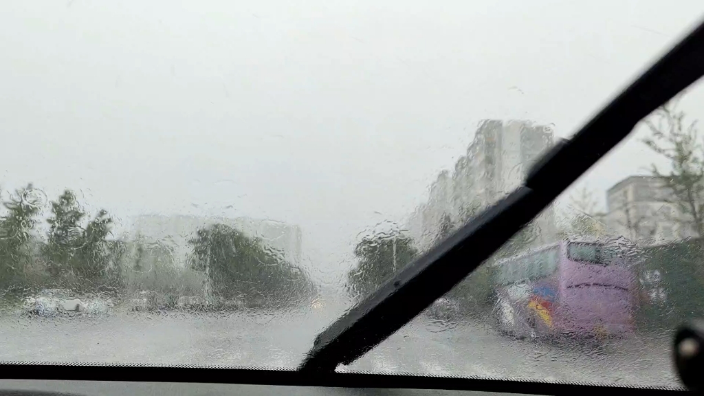 [图]期待下雨么？还是期待下雨的时候，在你身边为你撑伞的那个人？