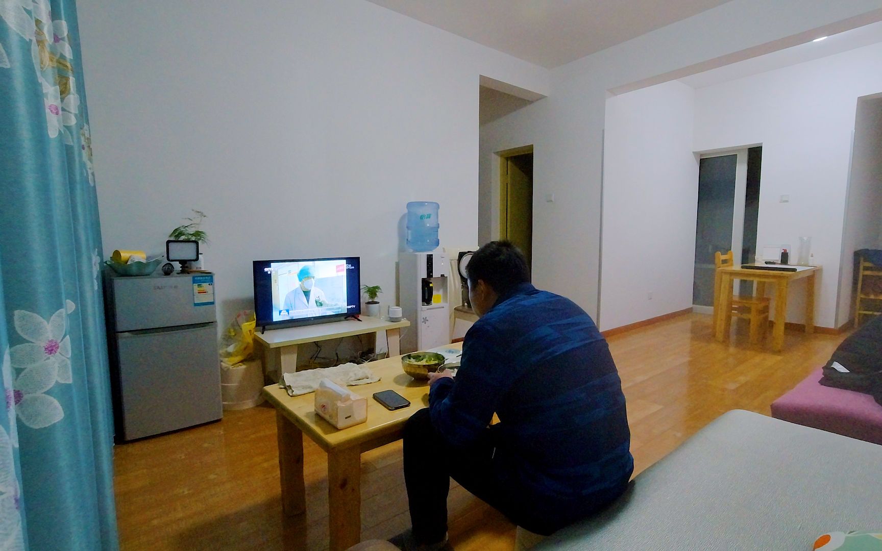 打工仔一个过情人节,晚饭出租屋炒一个素菜和香肠腊肉,加油!