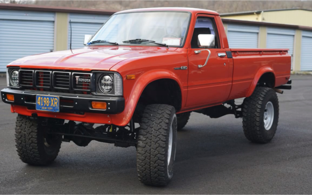 【搬运】1979丰田海拉克斯皮卡 现实版顽皮龙c24