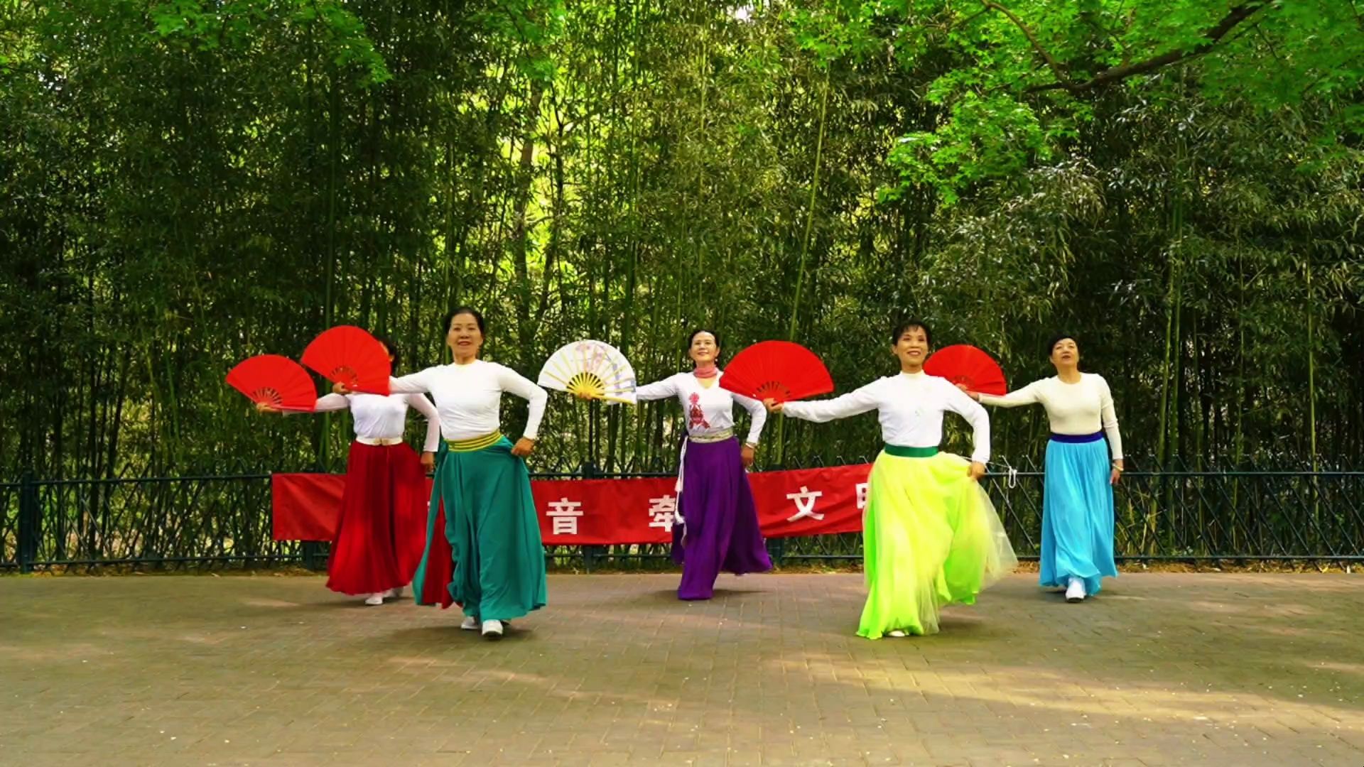 相约紫竹广场舞《红太阳照边疆》好听好看更好学