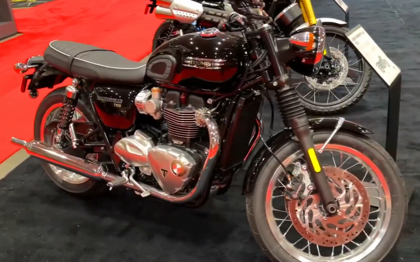 2024款凯旋bonneville t120 复古摩托车展示