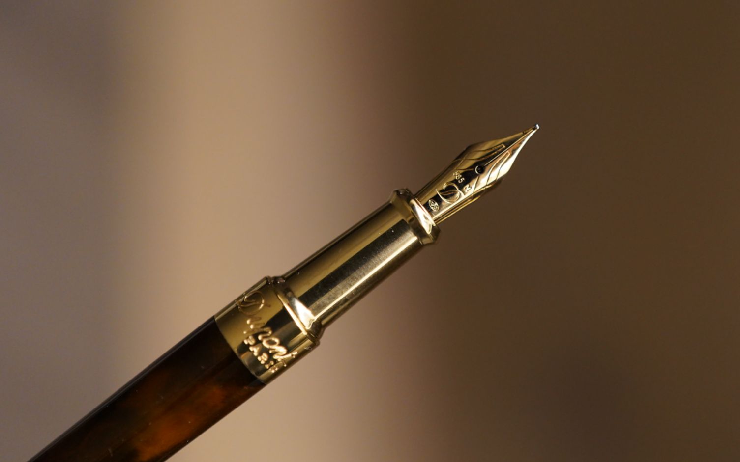 聊聊法国的都彭钢笔 st dupont line d 百利金 烟晶_哔哩哔哩_bili