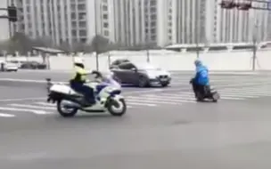 Скачать видео: 搁这陪骑警练金卡纳呢