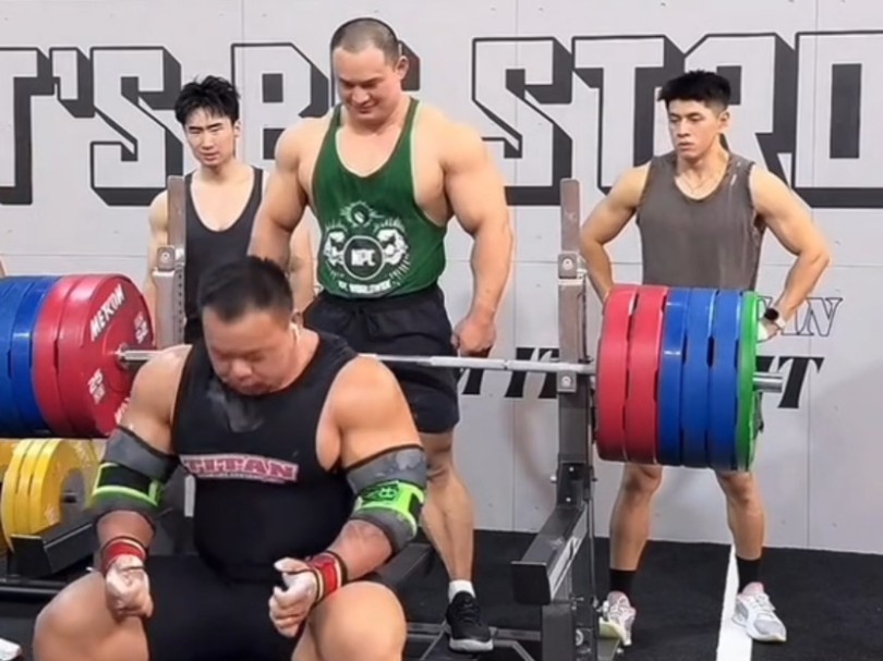 壶王刘锐260公斤卧推4次,100公斤卧推63次!