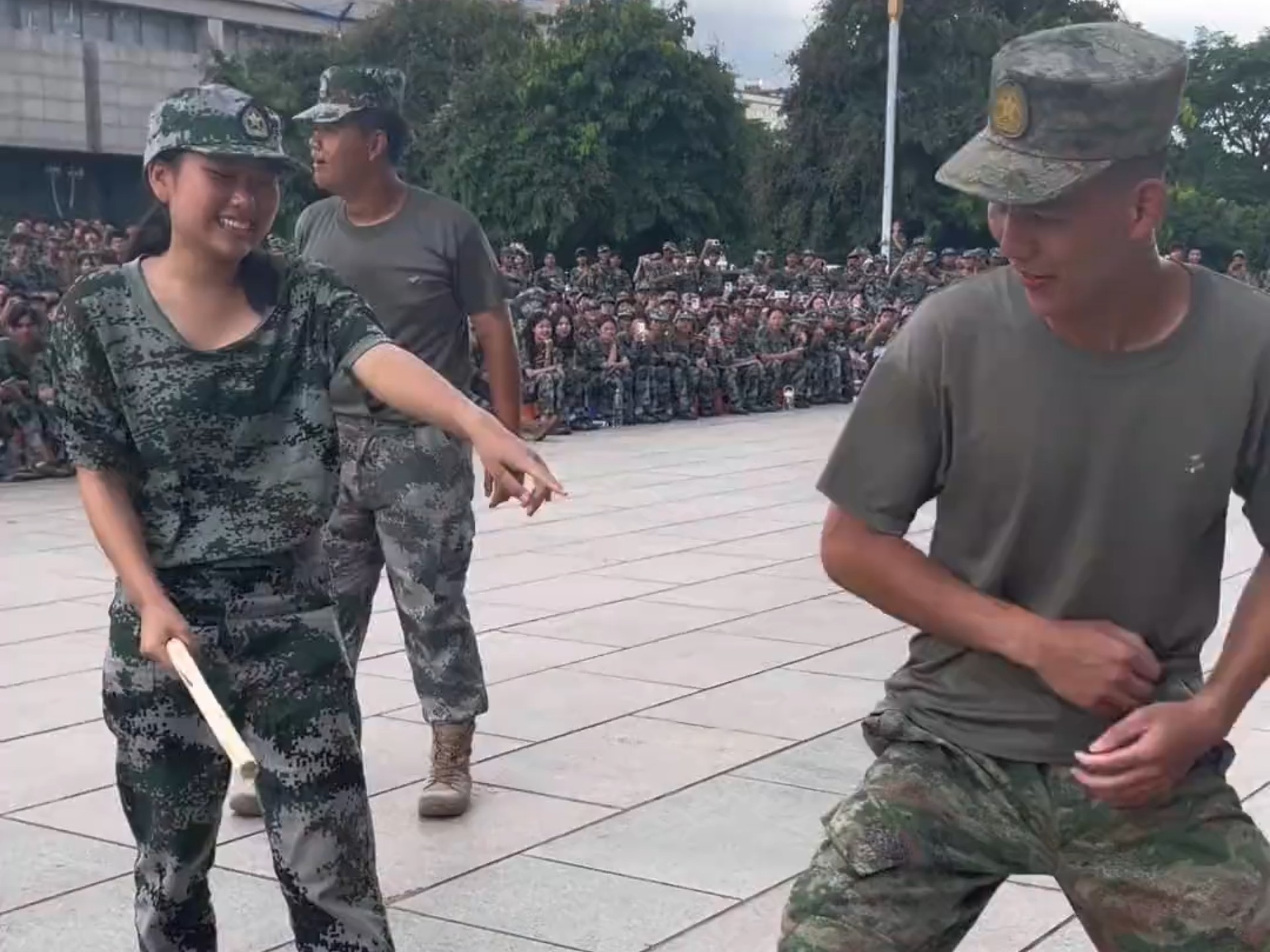 一棍打散军人魂，同学我是读书人
