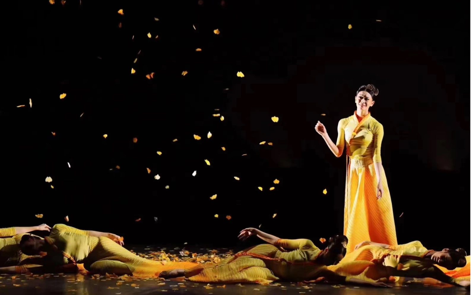 《从来银杏不负秋》四川省舞蹈新作比赛