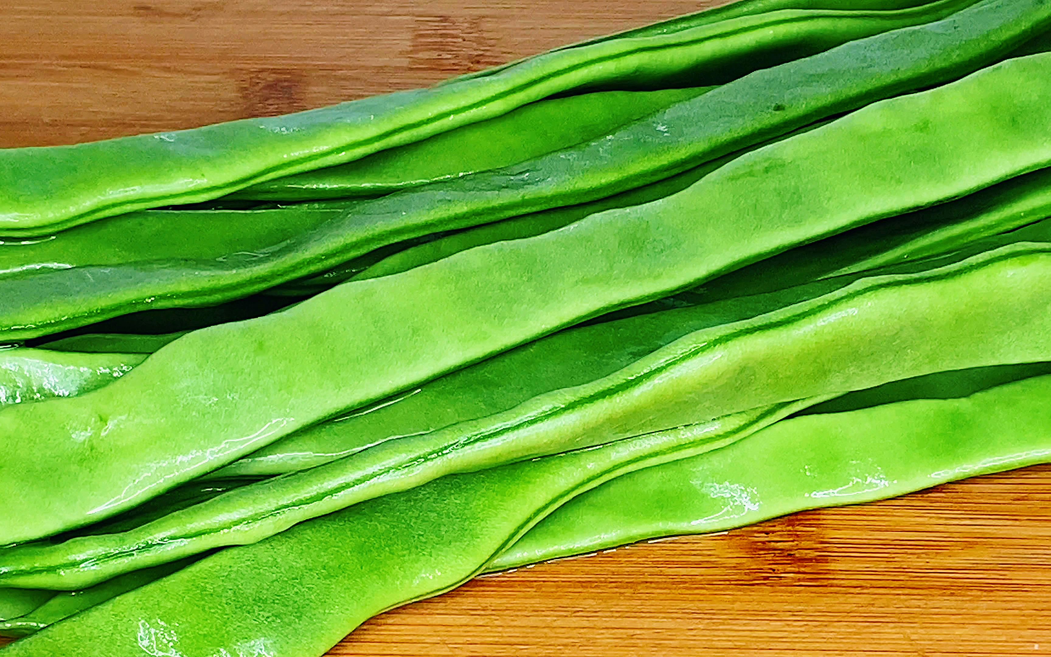 难怪饭店的豆角那么好吃,看大厨怎么做的,扁豆角清脆入味又开胃_哔哩