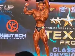 Download Video: IFBB古典选手 Laszlo Kiraly 自由造型展示 ，克里斯今年很危险啊