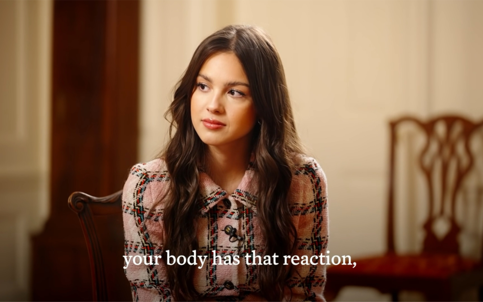 olivia rodrigo and dr. fauci read (vaccine) fan tweets