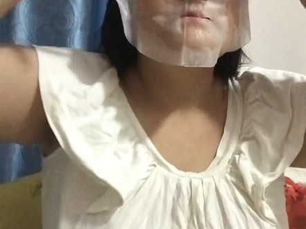 这面膜怎么有点恐怖