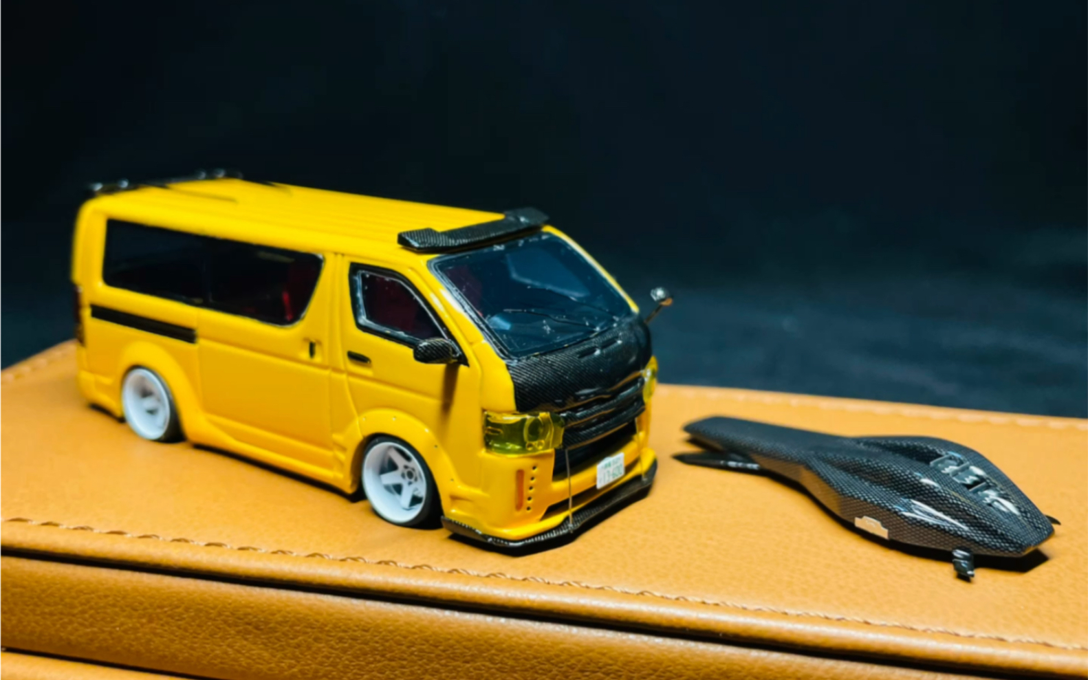 多美卡丰田海狮蜕变过程采用多美卡丰田海狮进行改装增加多处细节改装