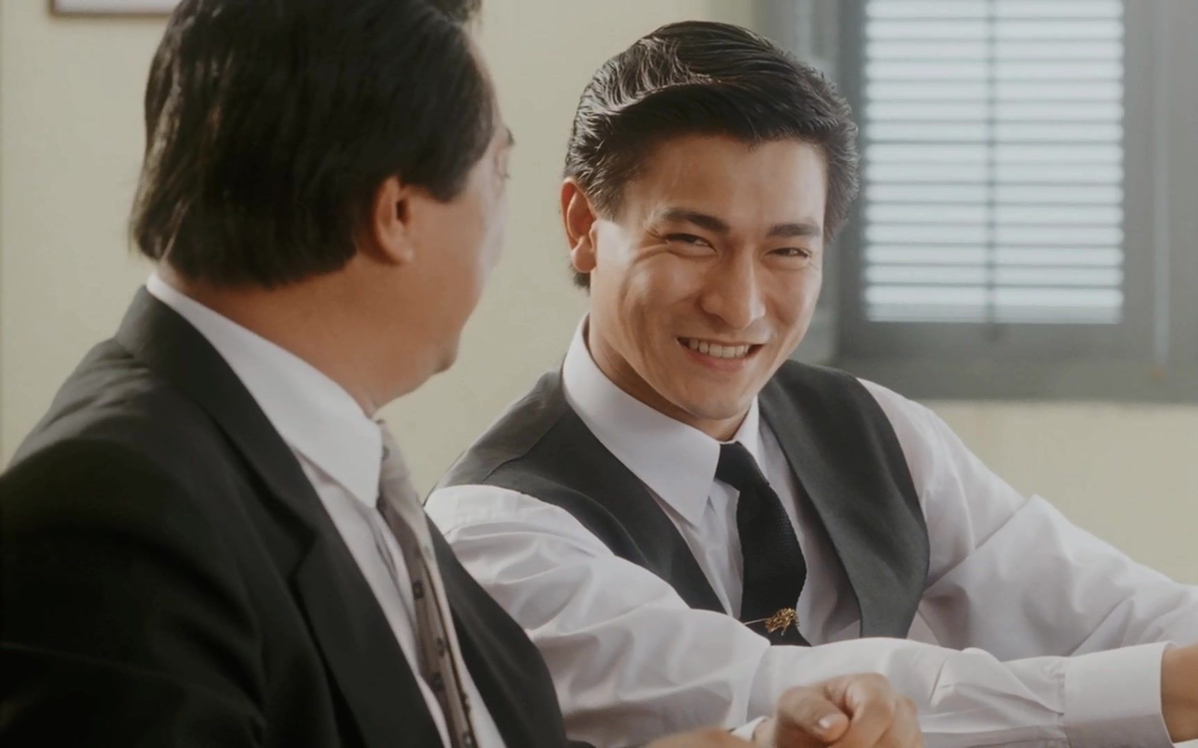 五亿探长雷洛,竟然把混乱的香港称作自己的乐土,可谓是只手遮天