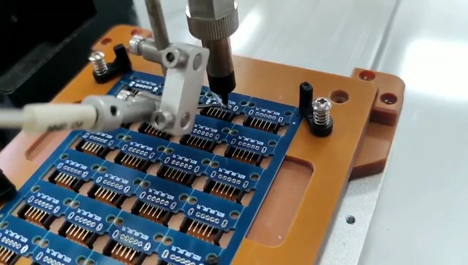 pcb电路板全自动焊锡机视频_哔哩哔哩_bilibili