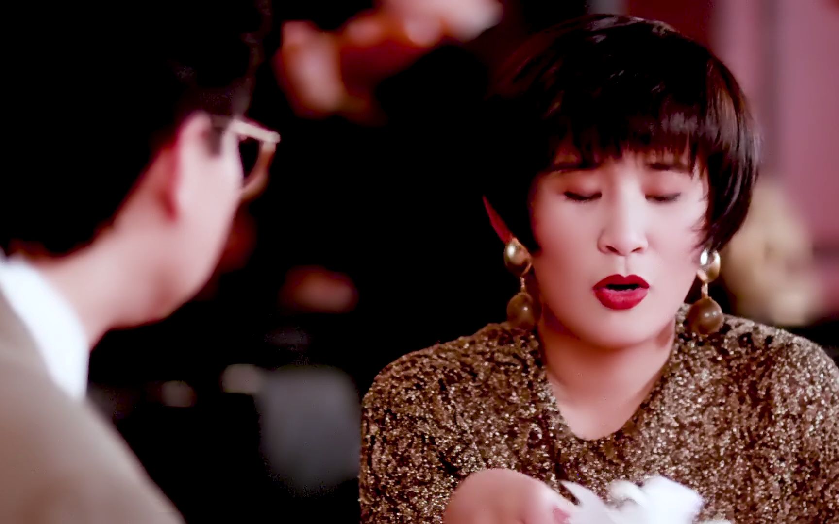 "吴君如"一位被喜剧耽误的女神,能扮丑,可搞怪.可塑性没得说