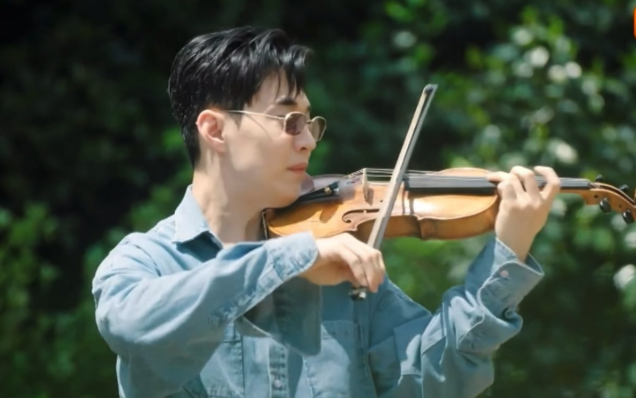 刘宪华拉小提琴图片