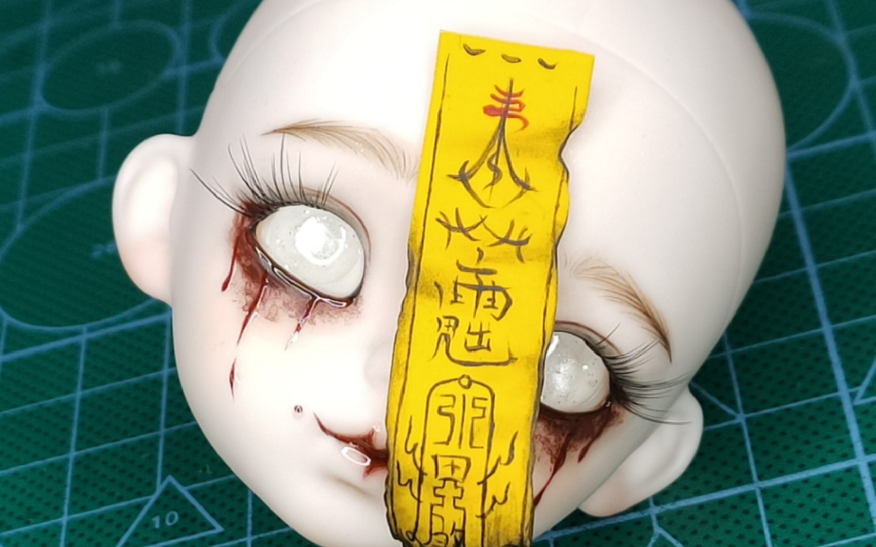 画个《纸人回魂》仿妆