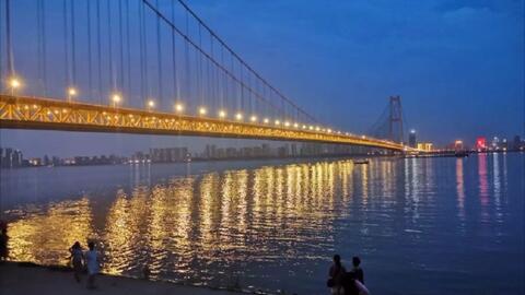 模仿跟读 外刊 爱自拍的梵高 一幅 隐藏款 自画像现世 哔哩哔哩