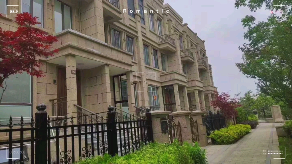 太仓法式风格联排别墅,送花园和地下室,2开头