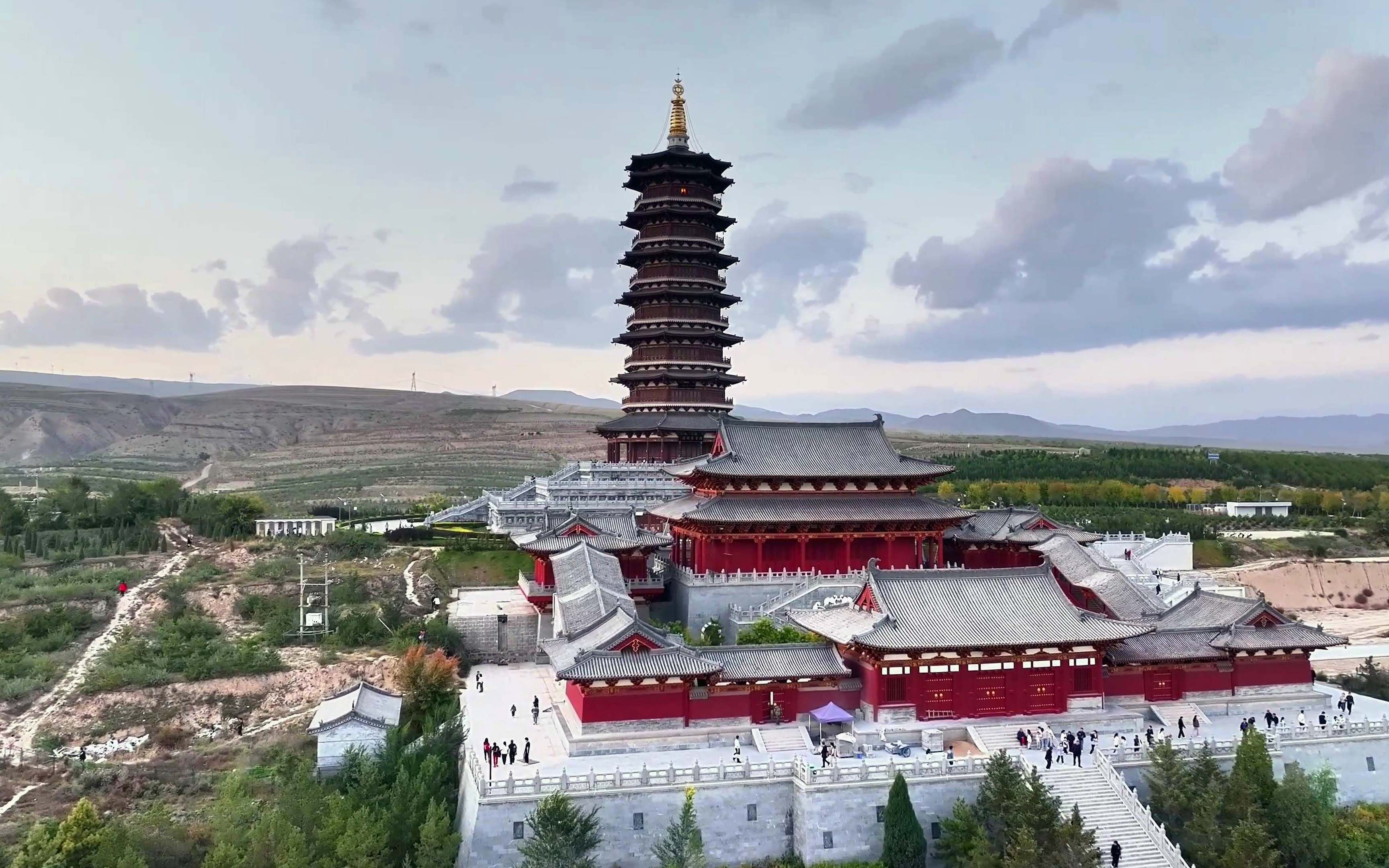 航拍憨山景区国宝艺术馆,又名憨山寺,建筑恢宏大气上档次