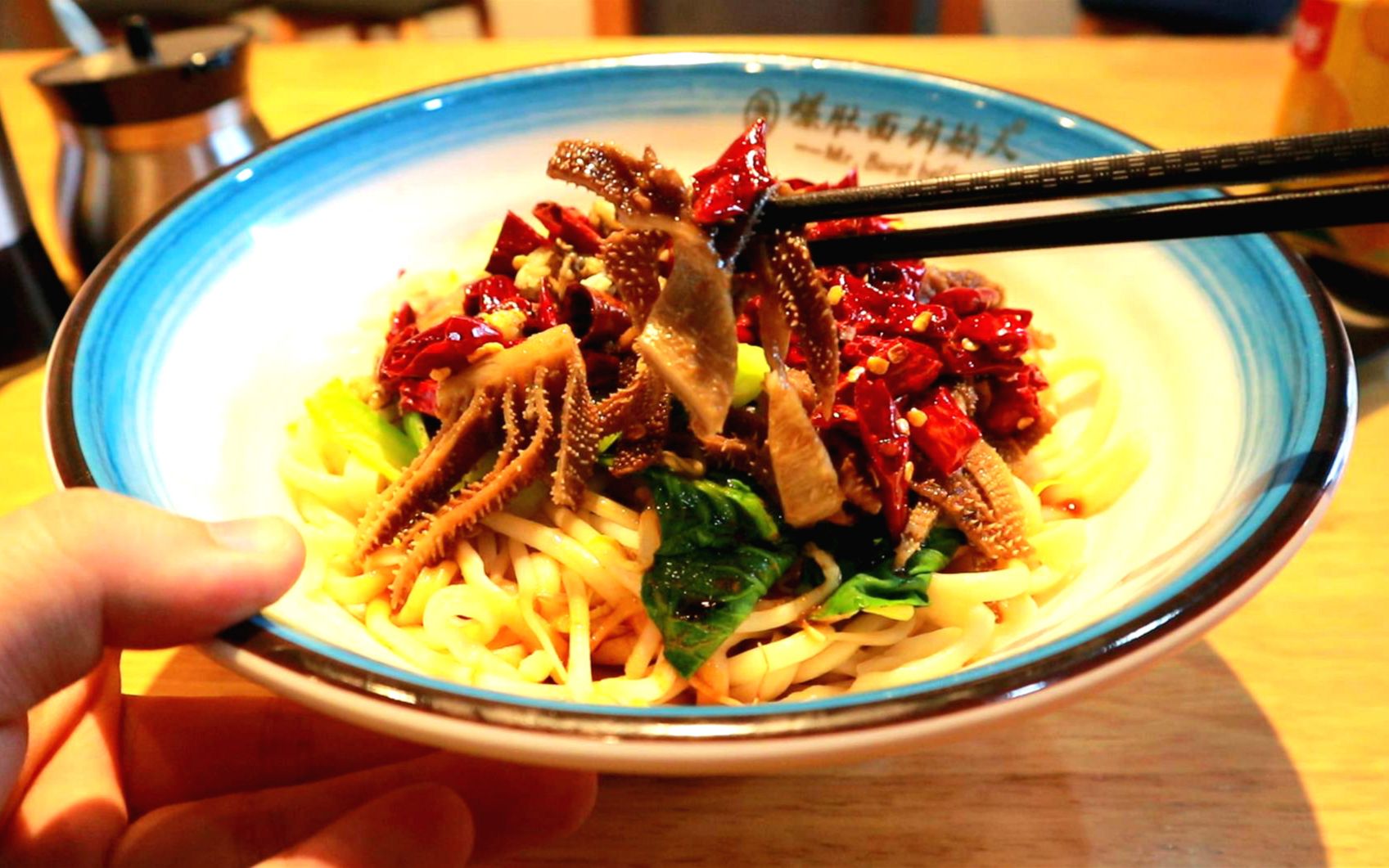 香辣过瘾的爆肚面,14元一大碗,真是好吃啊