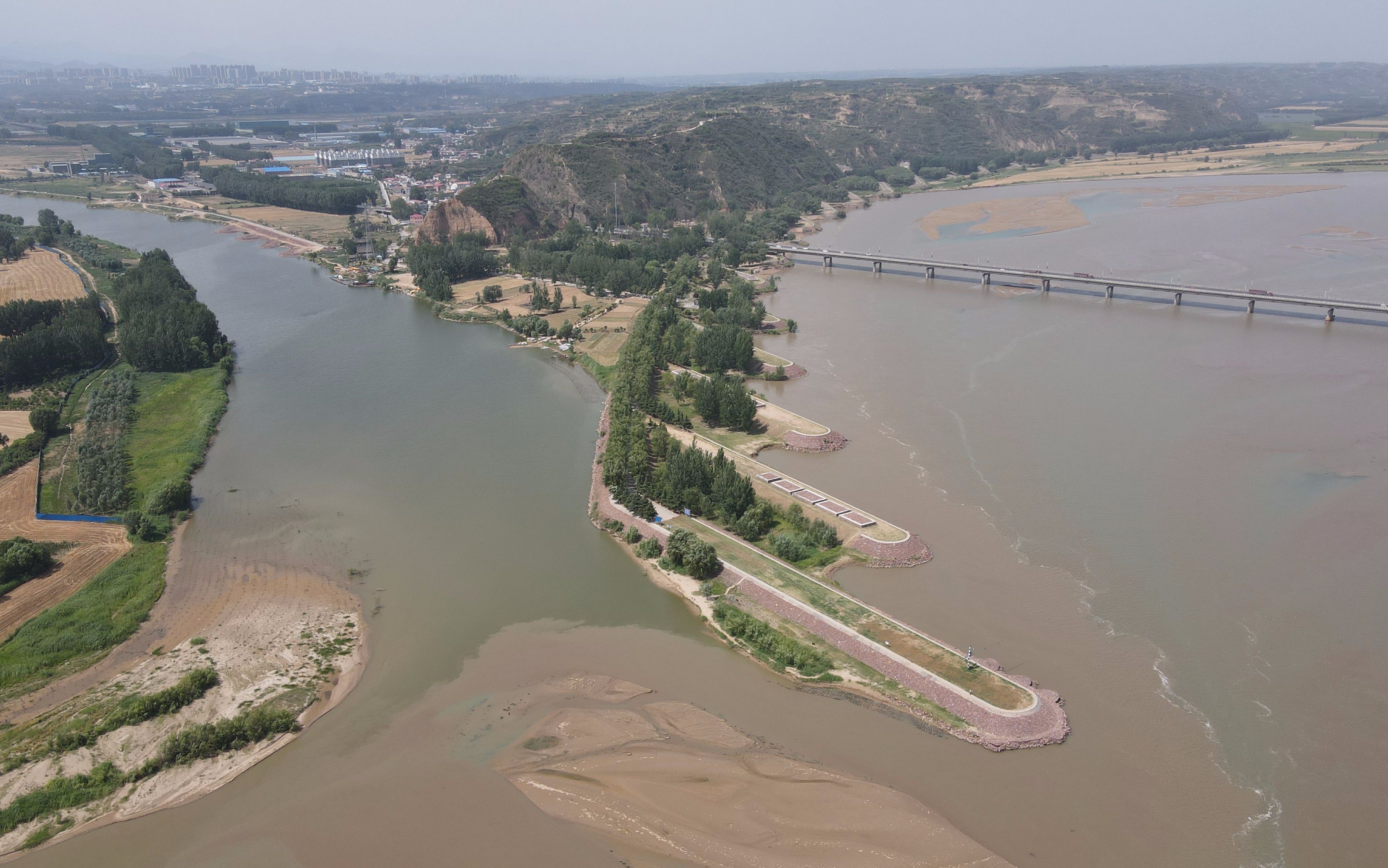 活动  河出图,洛出书,伏羲画八卦.航拍郑州市美丽的河洛汇流景区.