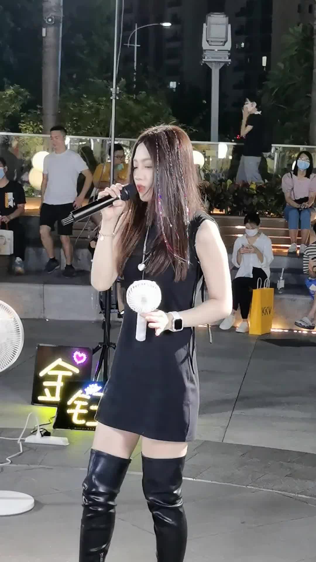 有的人说不说哪儿好就是谁都替代不了鬼迷心窍爱唱歌的小女孩被天