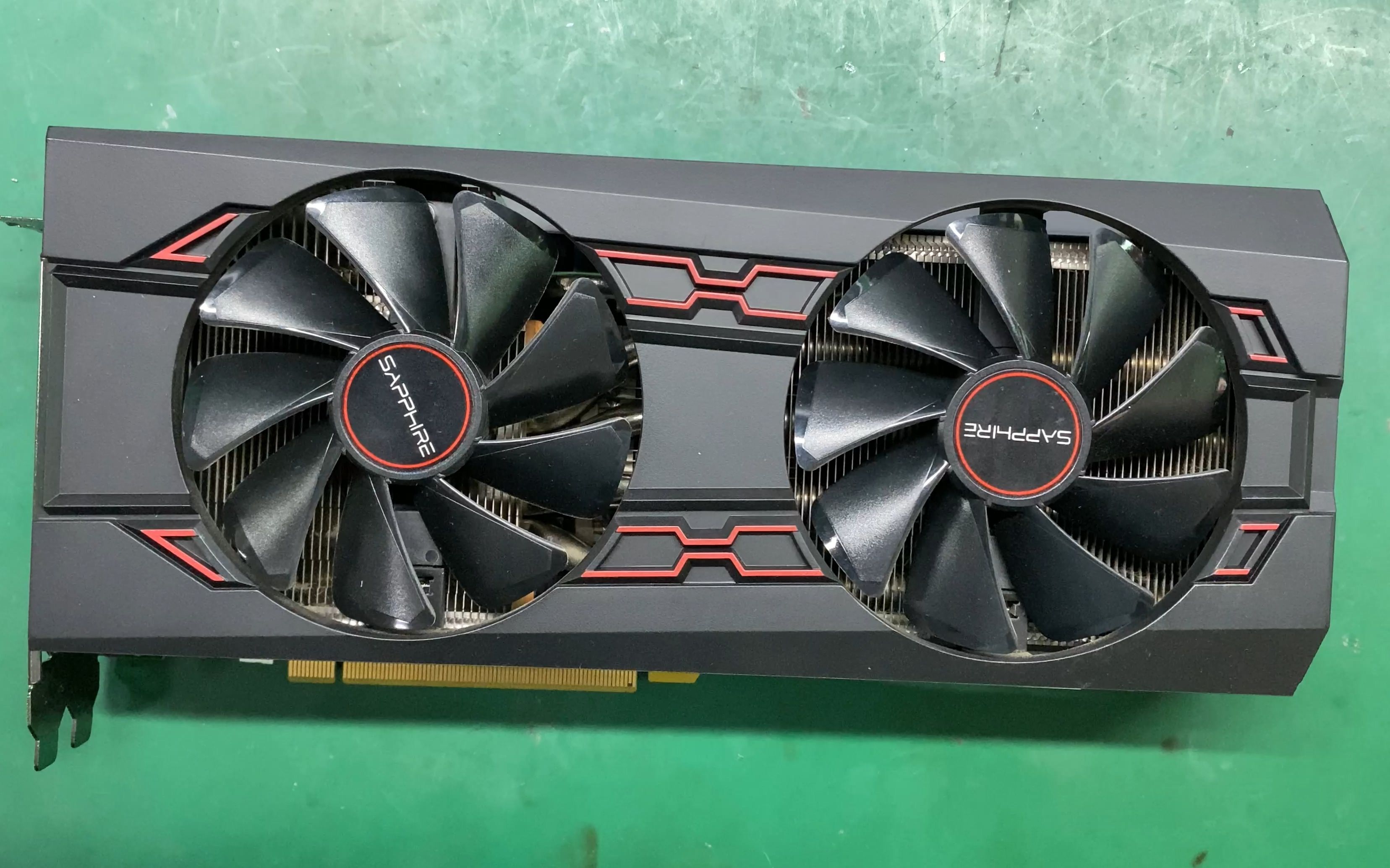 一个蓝宝石vega56,正在看视频时黑了,走得很突然