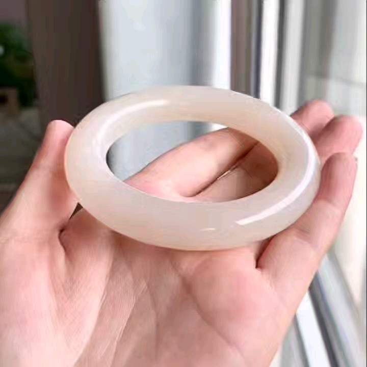 和田玉藕粉肥圆条手镯54口径,老坑浓粉手镯,色正肉细,油润滋腻,镯形