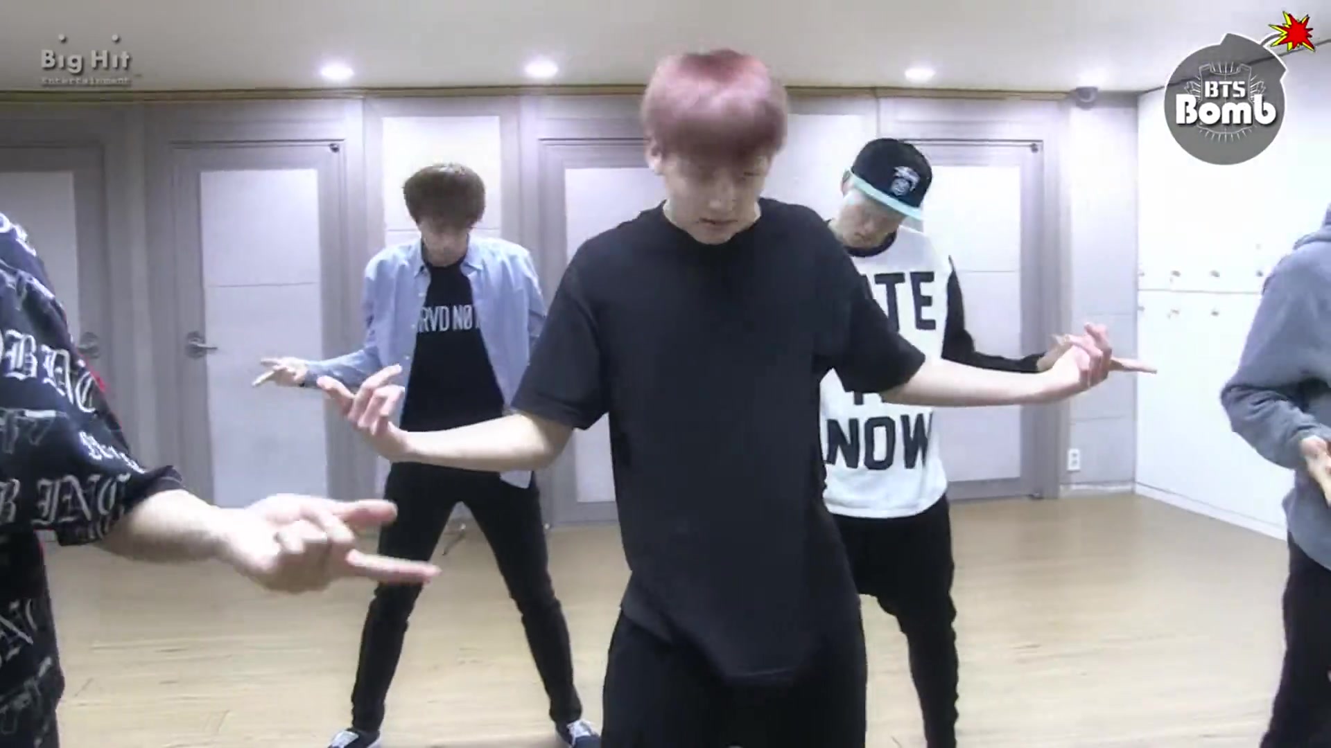 [图]BTS BOY IN LUV dance performance