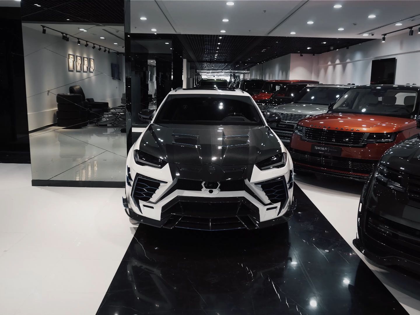 黑白 兰博基尼 urus