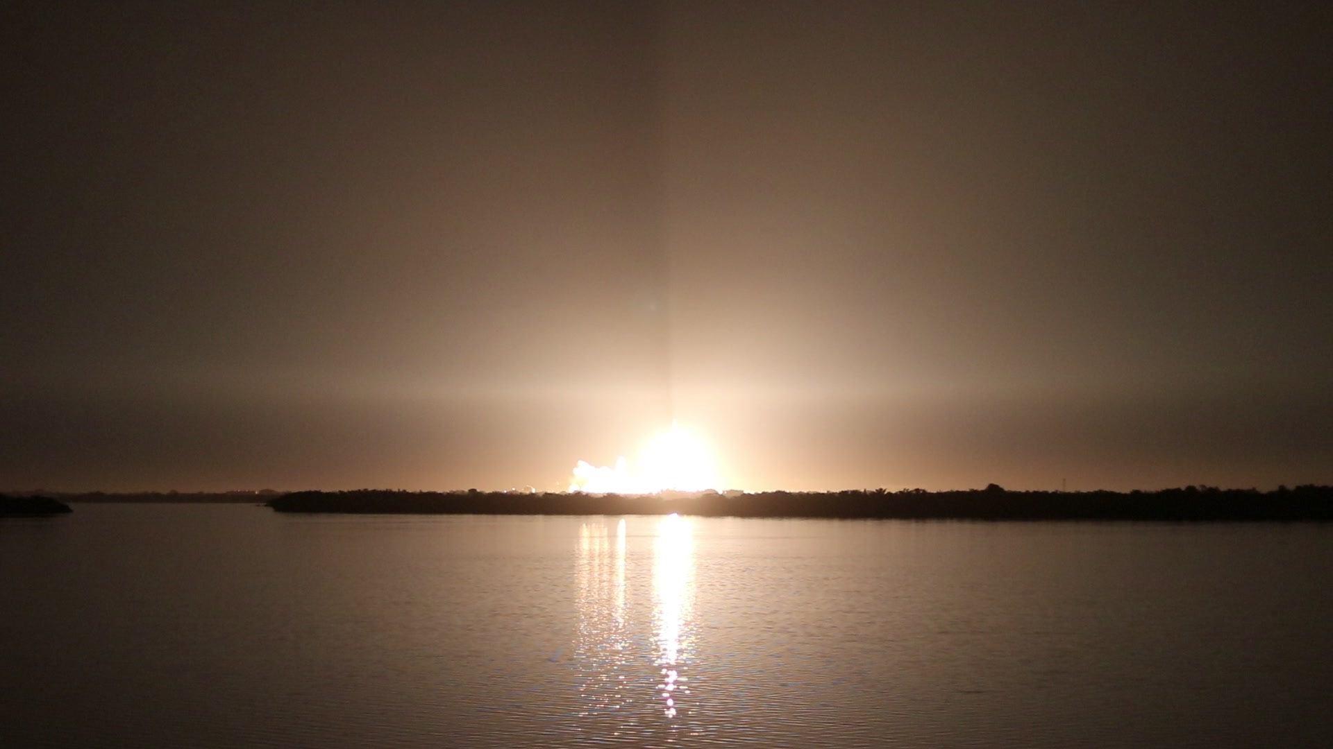 凌晨的太阳----spacex猎鹰9火箭载人龙飞船dm-1发射实拍_哔哩哔哩 (゜