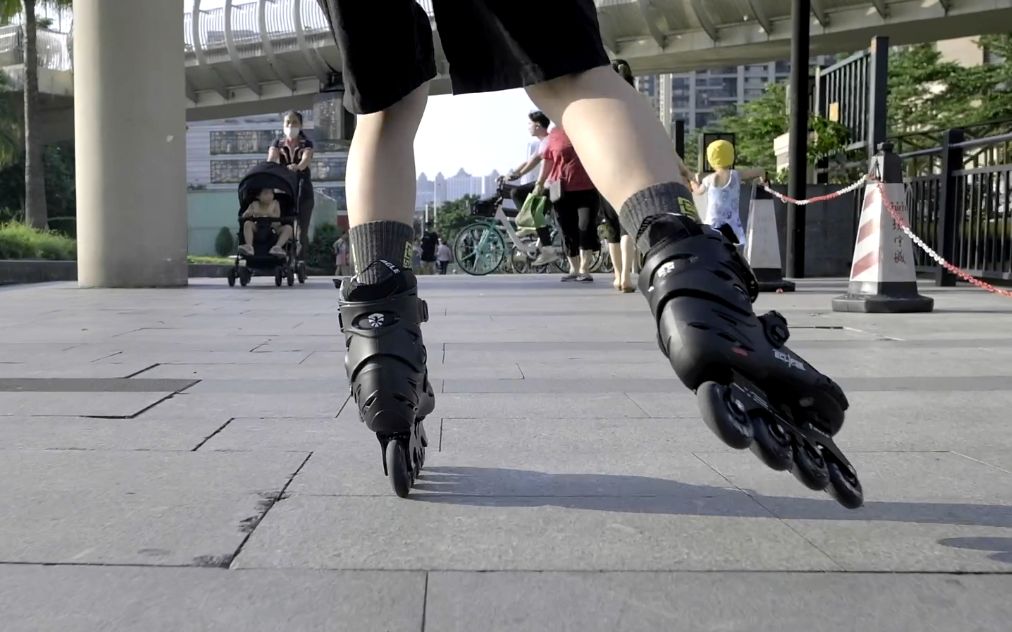 【飞鹰轮滑】用刷街来结束假期的轮滑人:我放假了,又好像没有完全放.