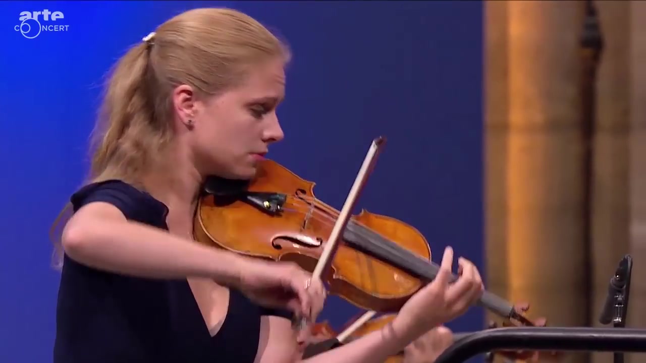 [图][门E 茱莉亚费舍尔 郑明勋 2014年6月19日 法广爱乐 圣桑节]Julia Fischer performs Mendelssoh