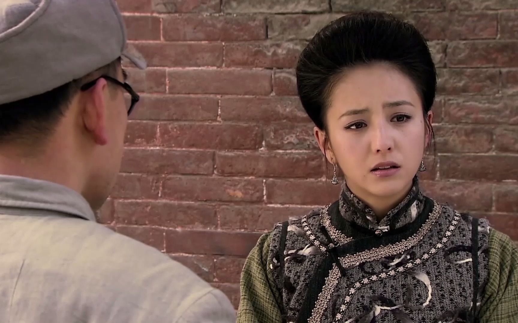 葛大妮为铁杆汉奸余定邦求情,白先生拒绝了,葛大妮太糊涂