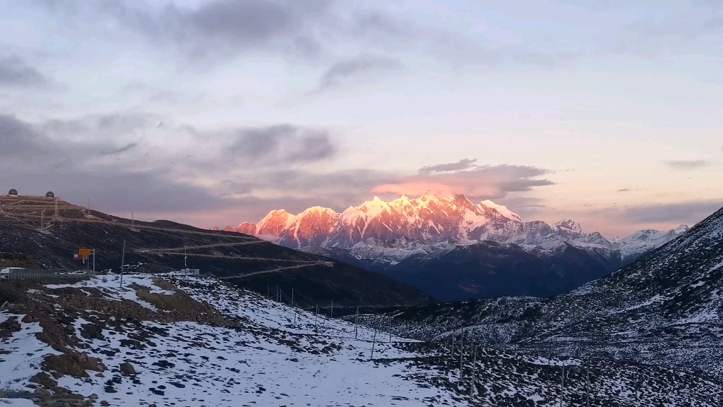 南迦巴瓦日照金山