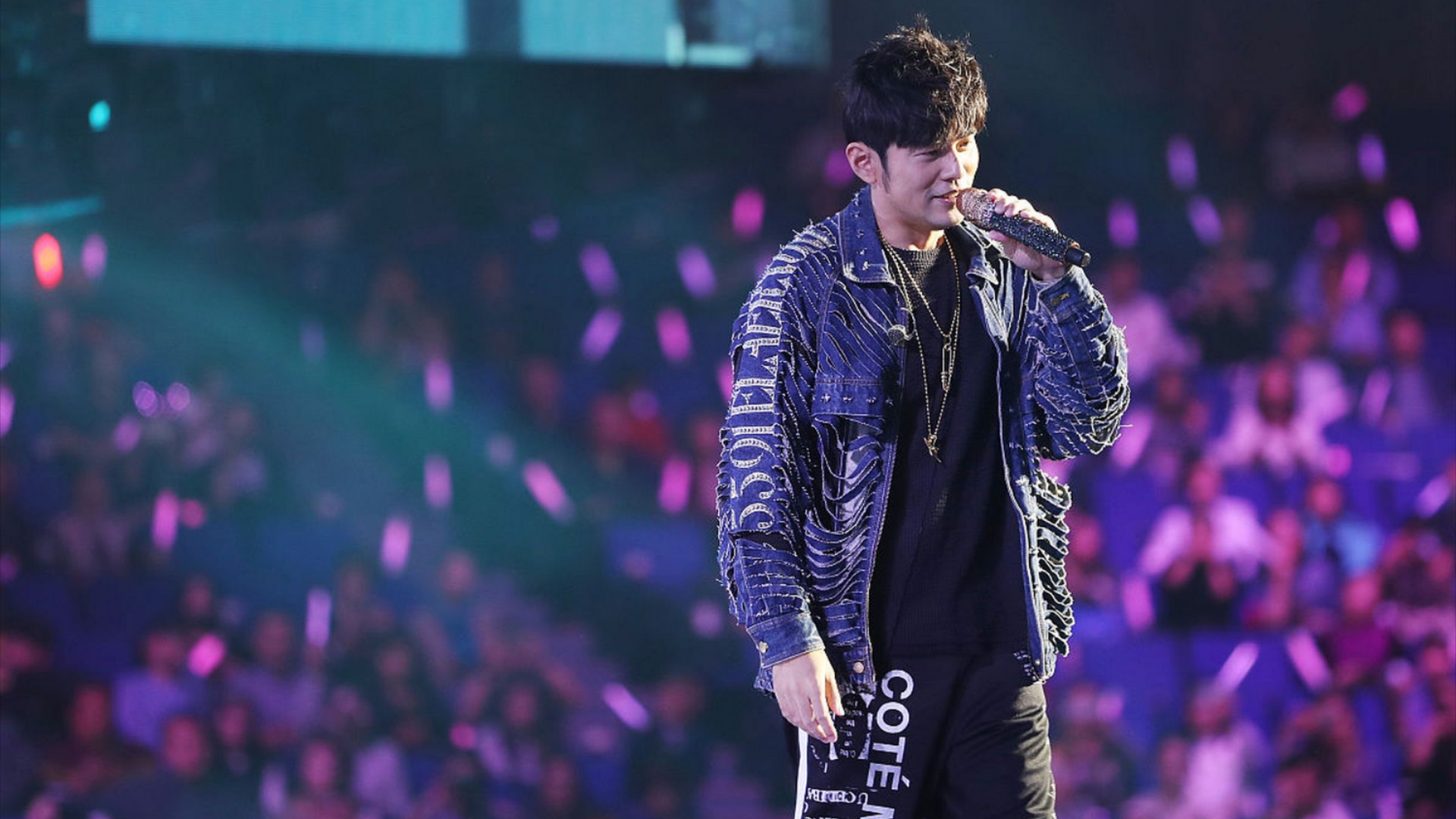 当周杰伦演唱会全场大合唱《七里香》