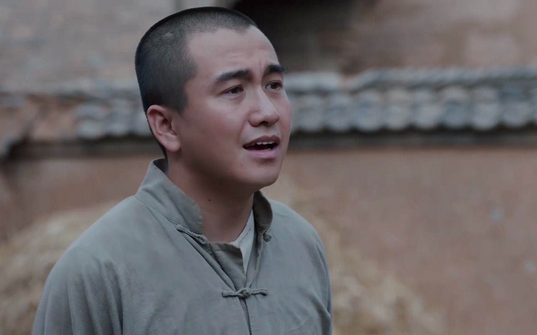 白孝文不想让黑娃父子在前院吃饭,黑娃不忿吐吐沫